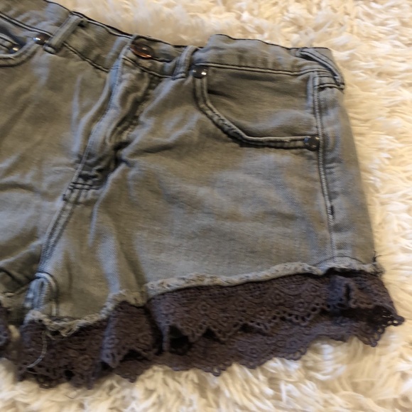 FR Free People Womens Lace Crochet Trim Distressed Denim Jeans Shorts - Picture 5 of 12